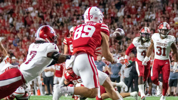 Oliver Martin 21-yd catch 2022 Nebraska vs Indiana football 2Q